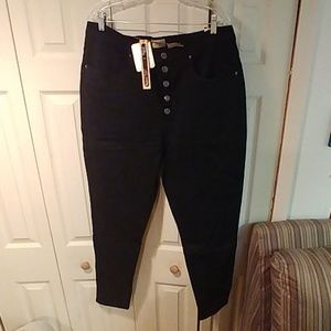 Size 22 Black skinny jean NWT
